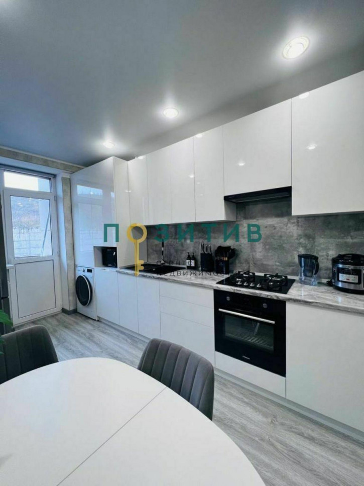 1-комн квартира Кленовая ул, 8