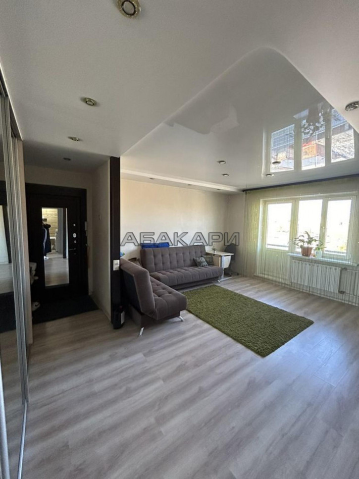 4-комн квартира улица Гусарова, 30