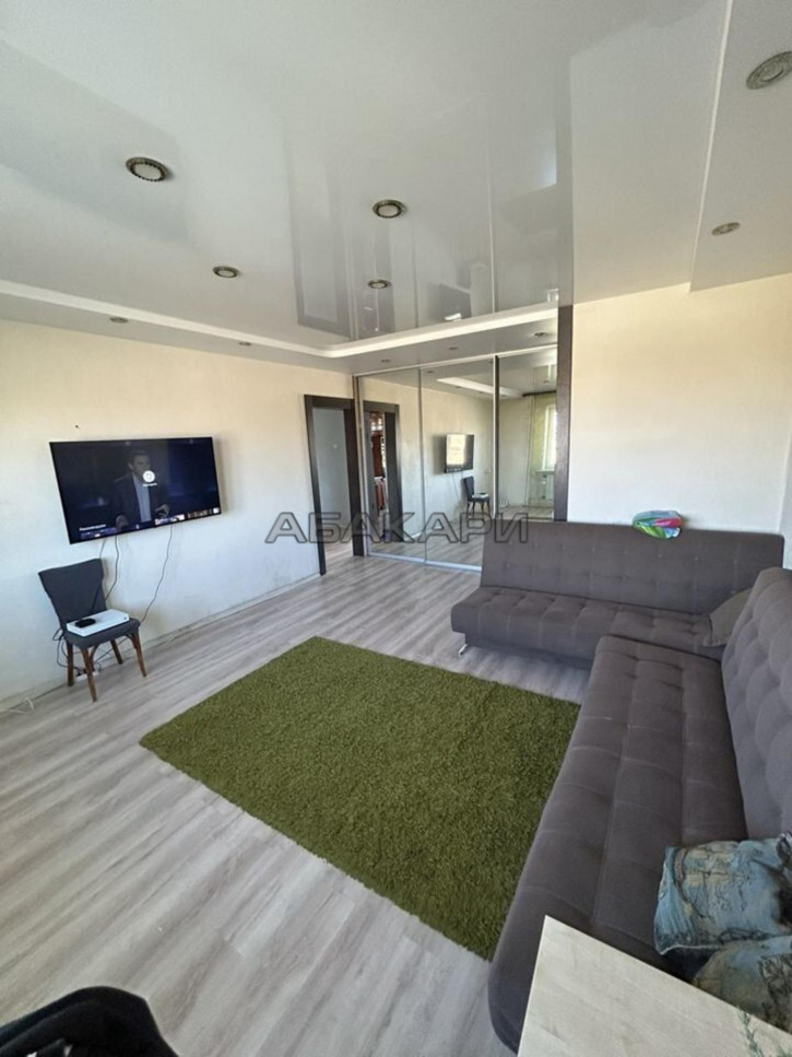 4-комн квартира улица Гусарова, 30