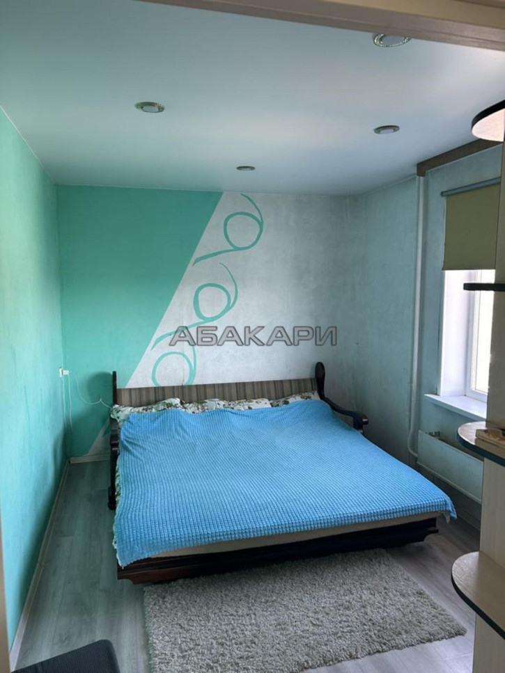 4-комн квартира улица Гусарова, 30