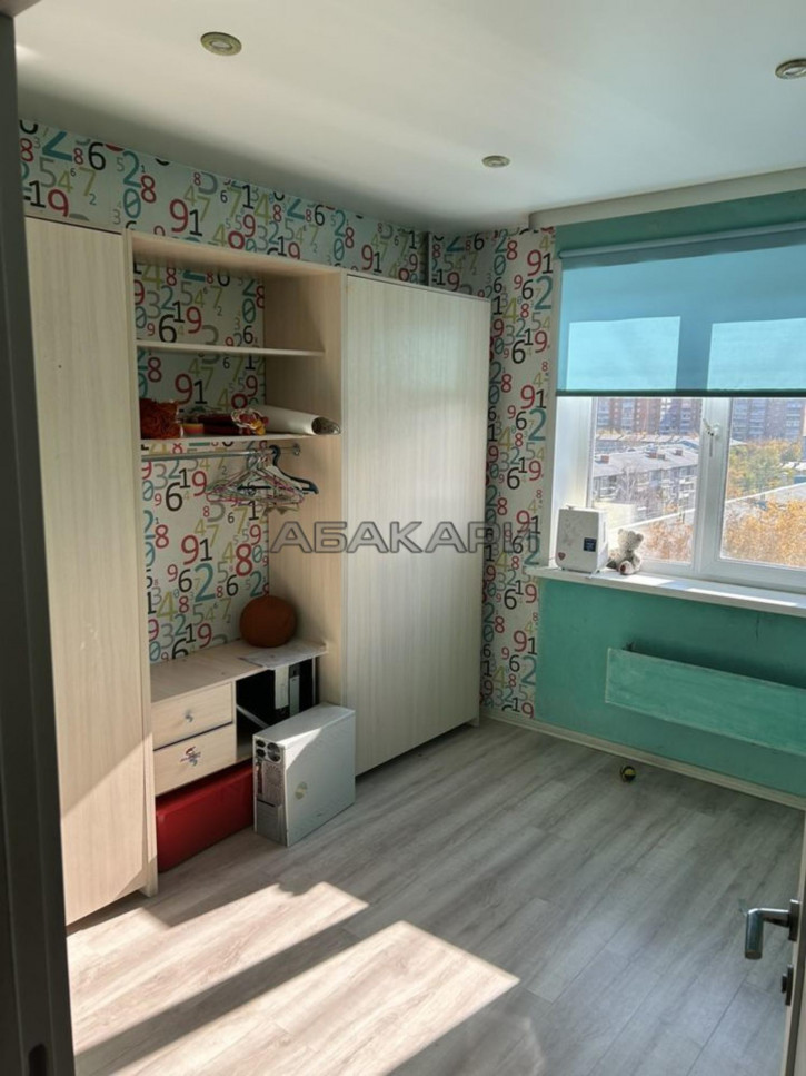 4-комн квартира улица Гусарова, 30