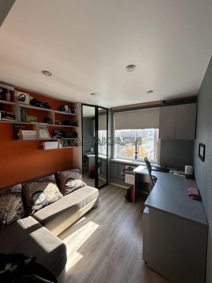 4-комн квартира улица Гусарова, 30