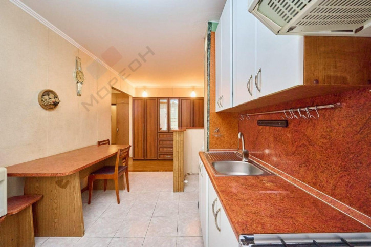 4-комн квартира Платановый б-р, 9