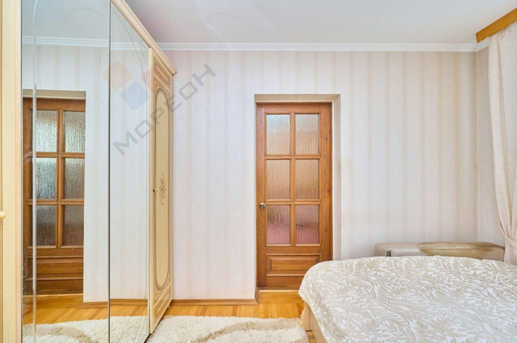 4-комн квартира Платановый б-р, 9