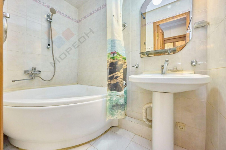 4-комн квартира Платановый б-р, 9