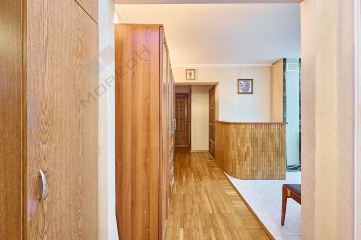 4-комн квартира Платановый б-р, 9