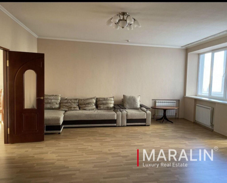 3-комн квартира Газетный, 57