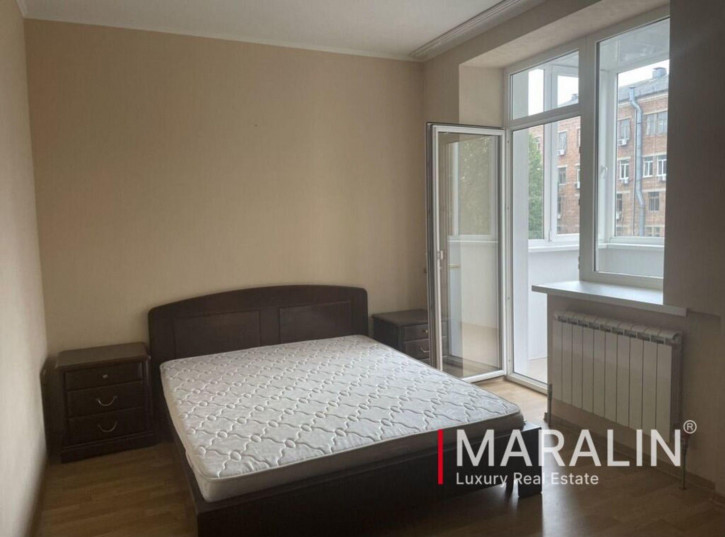 3-комн квартира Газетный, 57