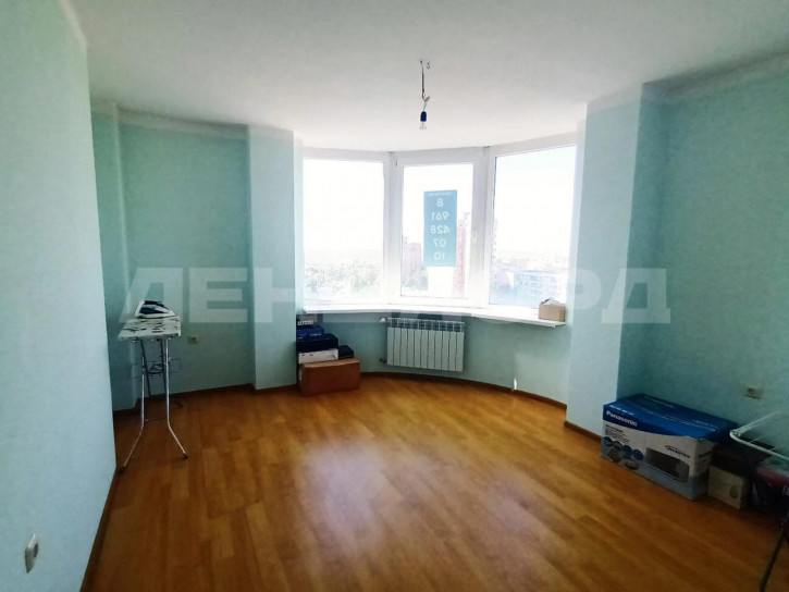 3-комн квартира проспект Королёва, 18Б