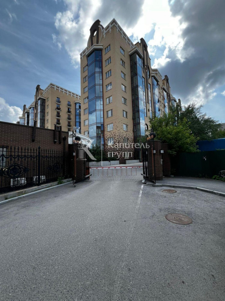 4-комн квартира улица Максима Горького, 53