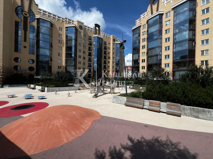 4-комн квартира улица Максима Горького, 53