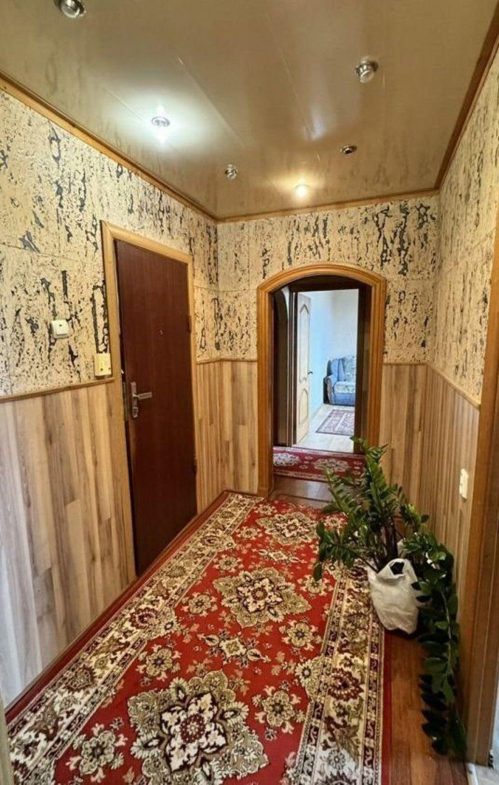 4-комн квартира Восточный мкр, 9