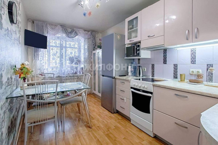 3-комн квартира Павлова улица, д.8