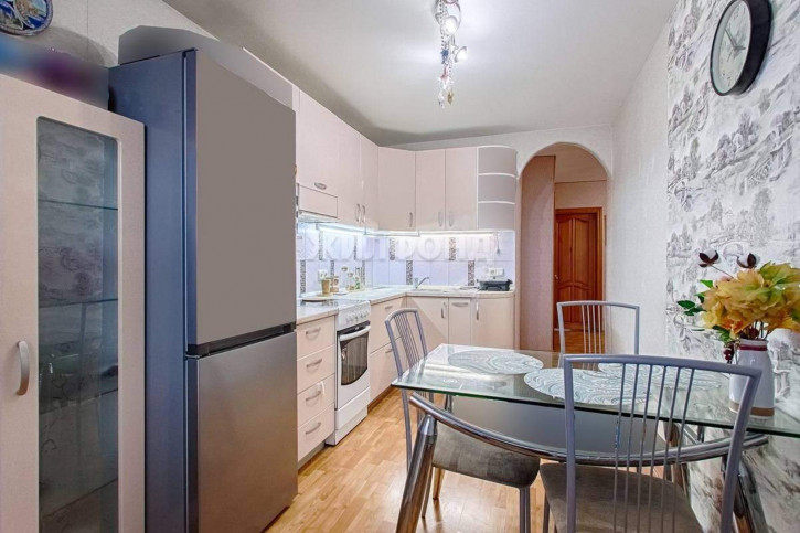 3-комн квартира Павлова улица, д.8