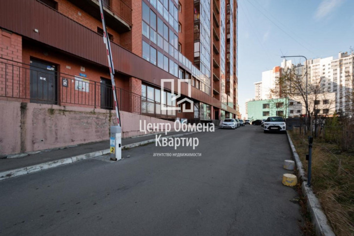 3-комн квартира Байкальская, 236В - 1