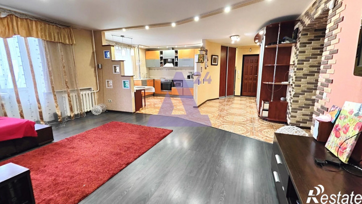 3-комн квартира улица Антона Петрова, дом 246