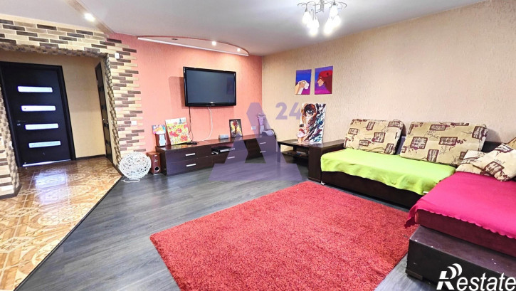 3-комн квартира улица Антона Петрова, дом 246