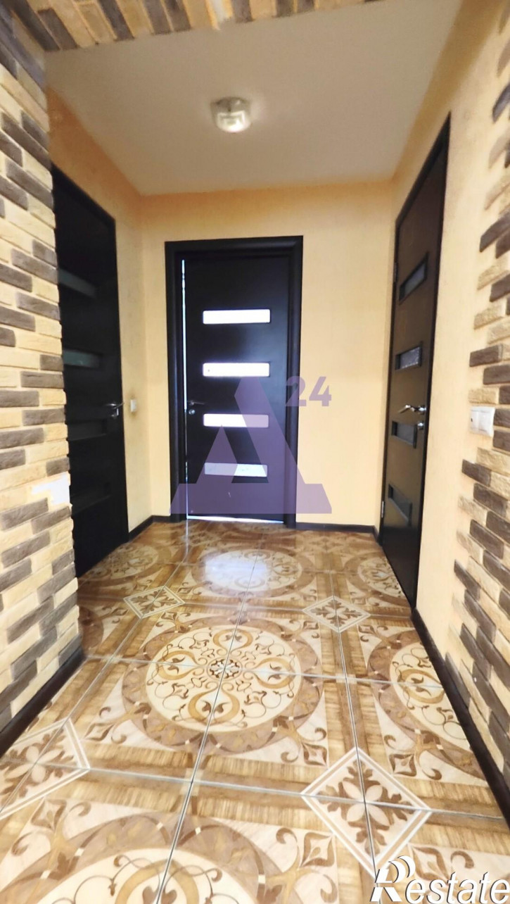 3-комн квартира улица Антона Петрова, дом 246