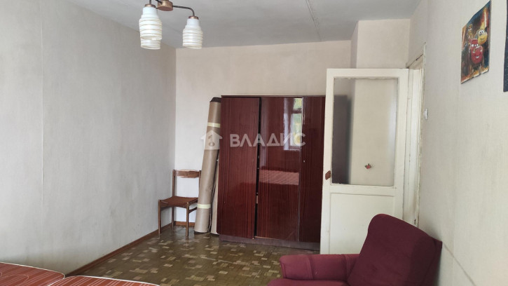 3-комн квартира улица Крайнова