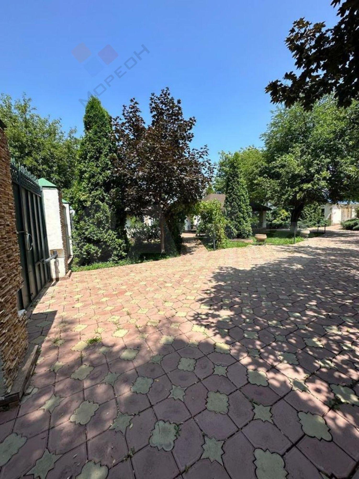 Купить дачу, дом, коттедж за 100 000 000 рублей на Центральная ул