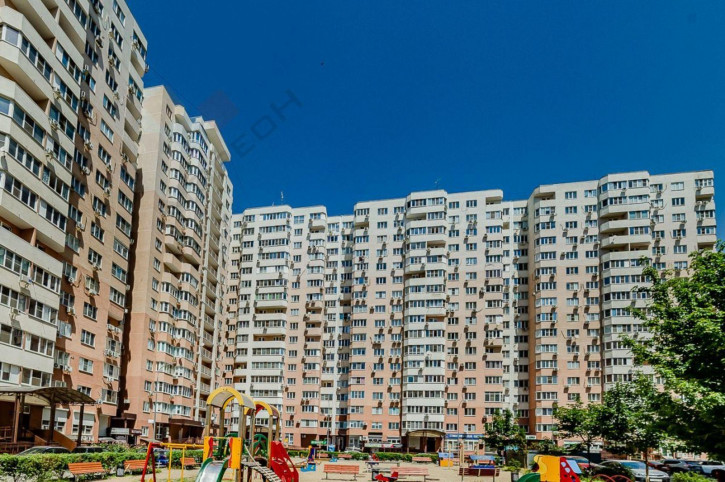 4-комн квартира Александра Покрышкина ул, 2/2