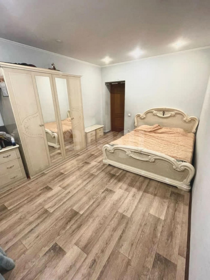 4-комн квартира улица Чехова, 13