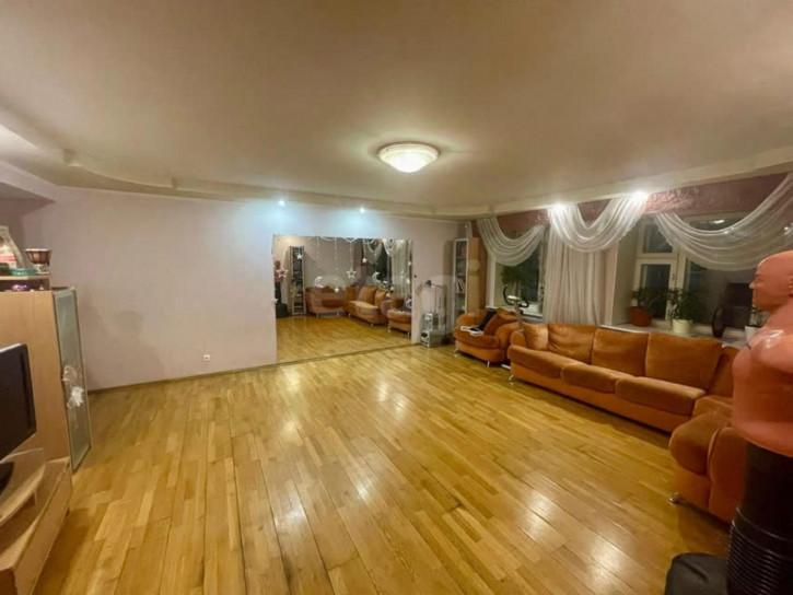 4-комн квартира улица Чехова, 13