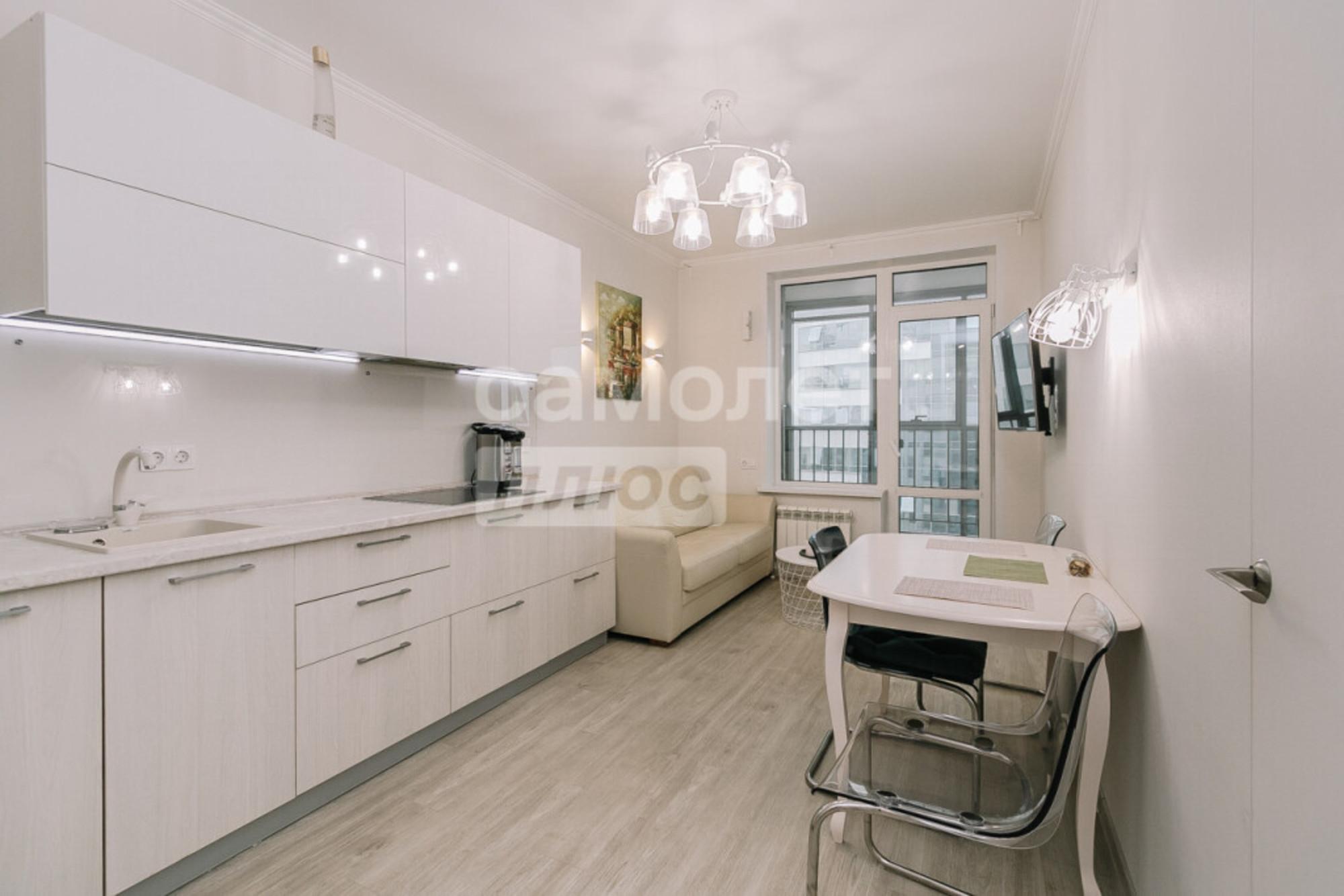 Продажа 2-комн квартиры Сибревкома, 9