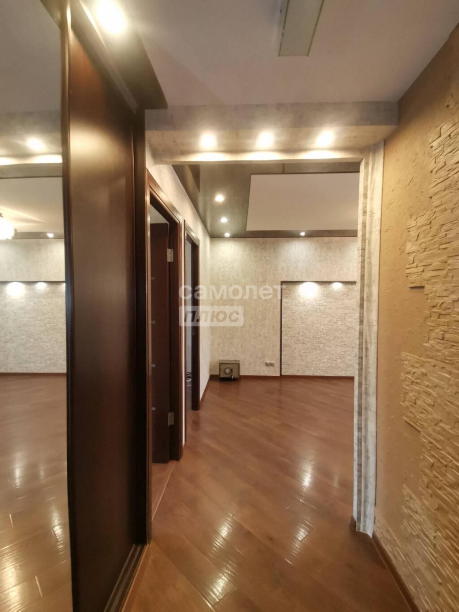 Продажа 3-комн квартиры Крылова, 47