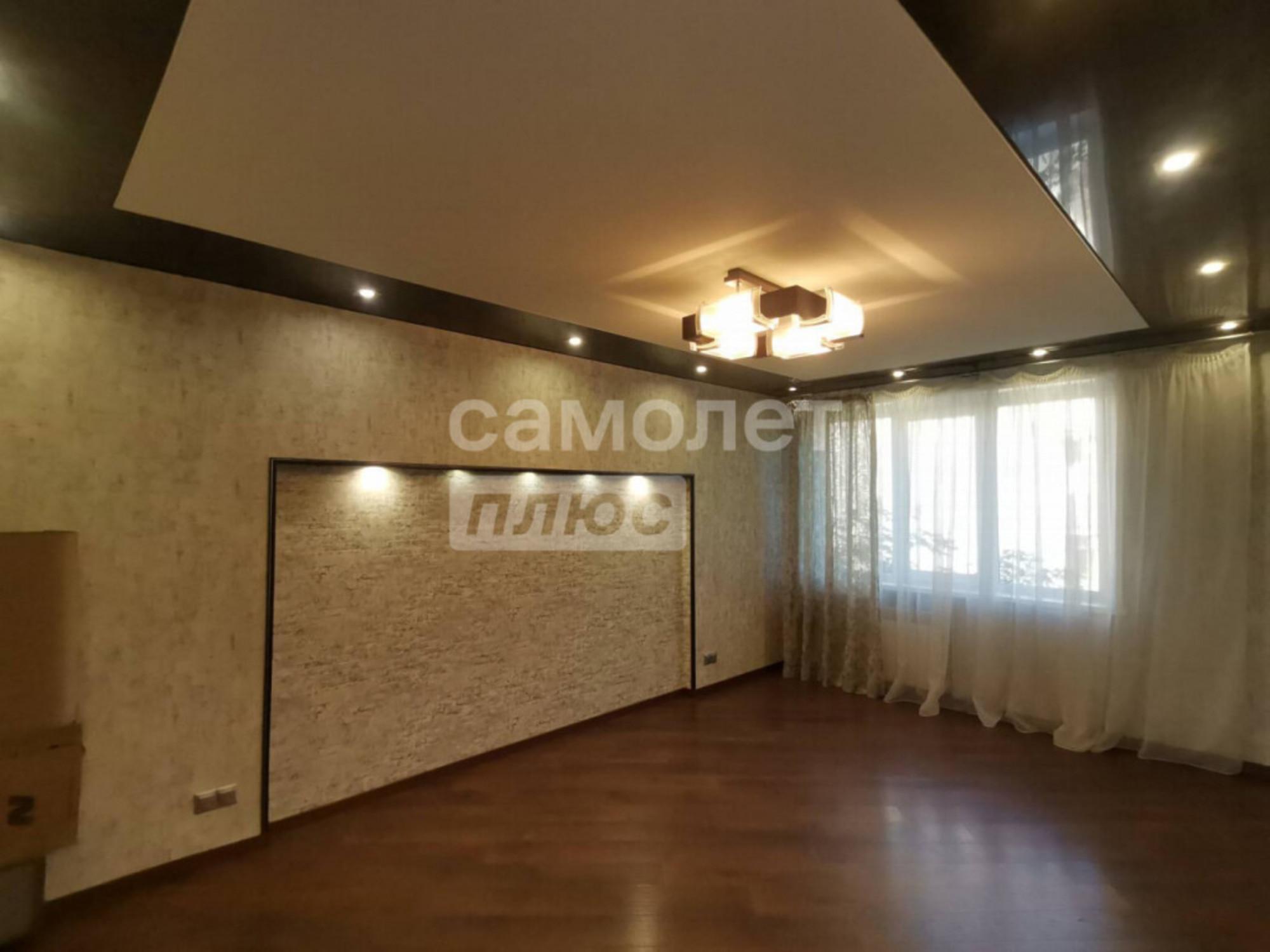 Продажа 3-комн квартиры Крылова, 47