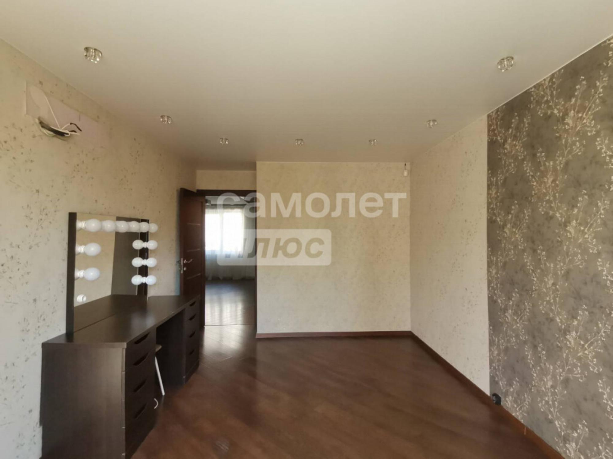 Продажа 3-комн квартиры Крылова, 47