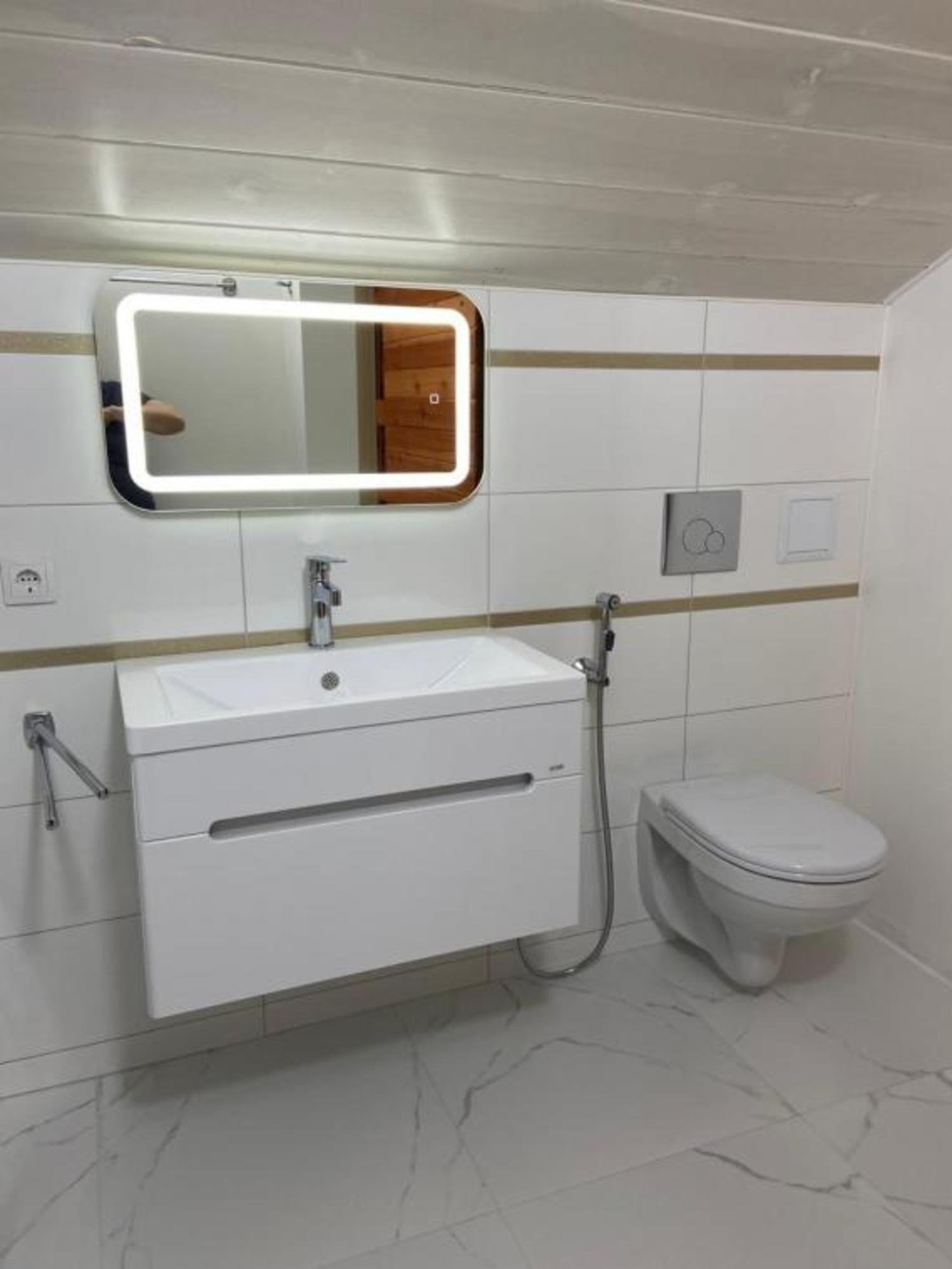 Купить дачу, дом, коттедж за 18 500 000 рублей на Кустук, 13