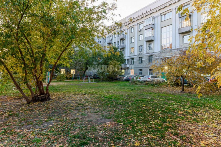 3-комн квартира Крылова, 3