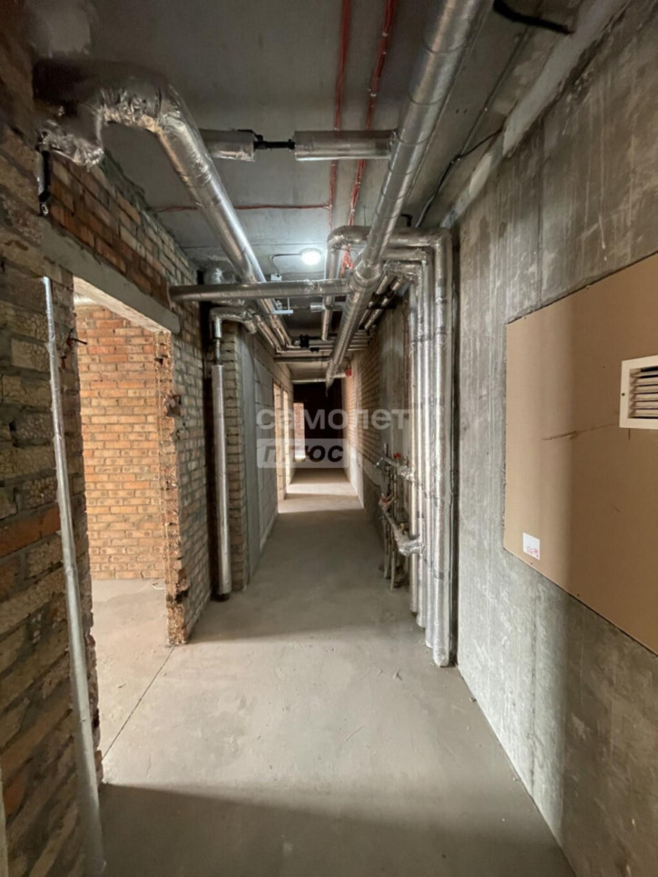 Офис Виктора Уса, 1/1