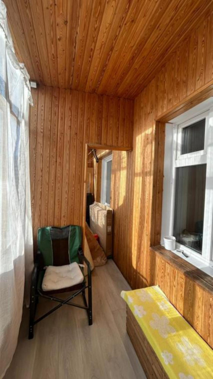 3-комн квартира Короленко, 7