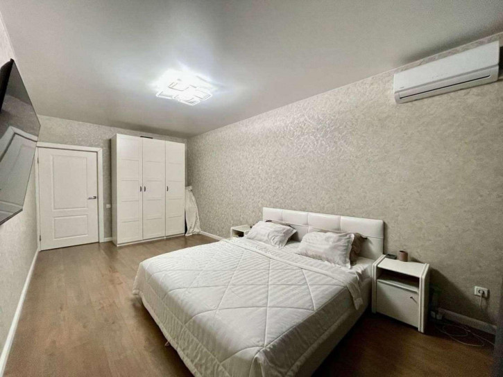 1-комн квартира Петра Алабина улица, 2