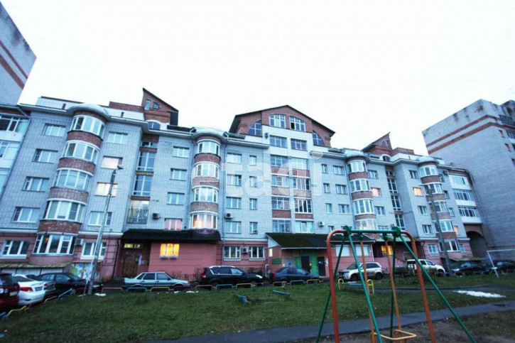 4-комн квартира улица Чехова, 13