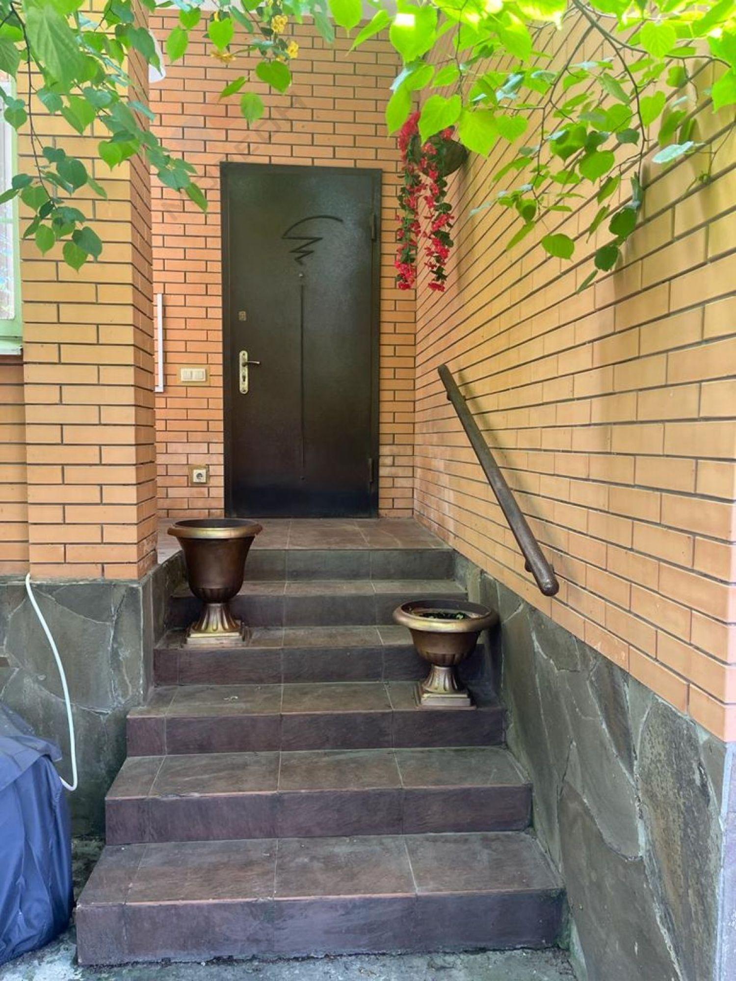 Купить дачу, дом, коттедж за 9 300 000 рублей на Охотничья ул, 488