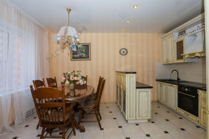 4-комн квартира Гаражная ул, 67