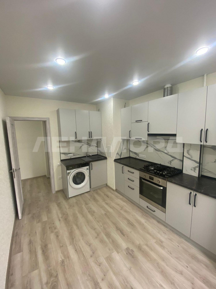 2-комн квартира проспект Королёва, 16