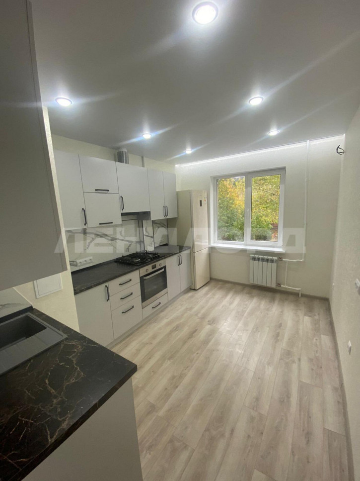 2-комн квартира проспект Королёва, 16
