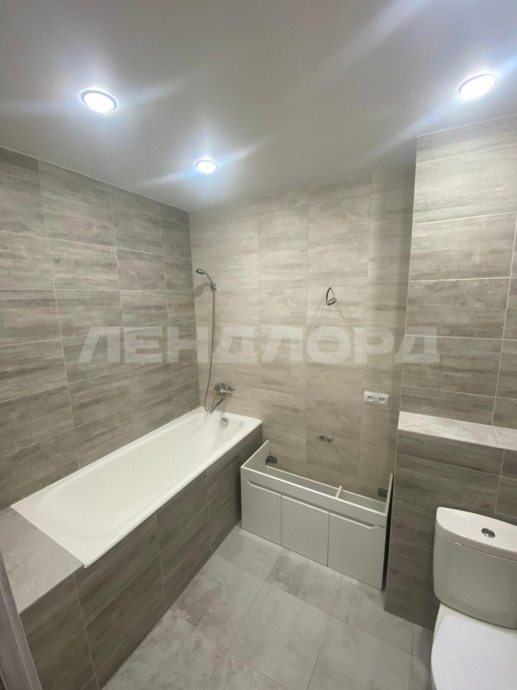 2-комн квартира проспект Королёва, 16