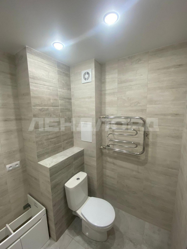 2-комн квартира проспект Королёва, 16