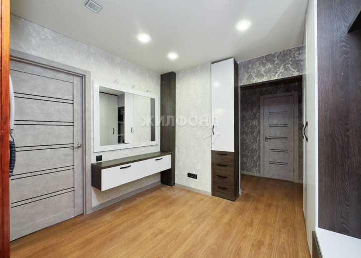 3-комн квартира Есенина, 8/1