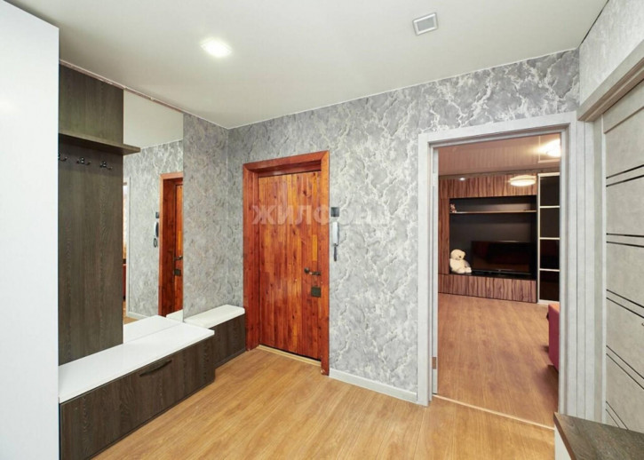 3-комн квартира Есенина, 8/1