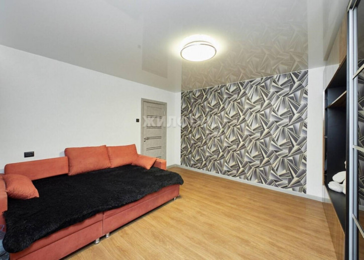 3-комн квартира Есенина, 8/1