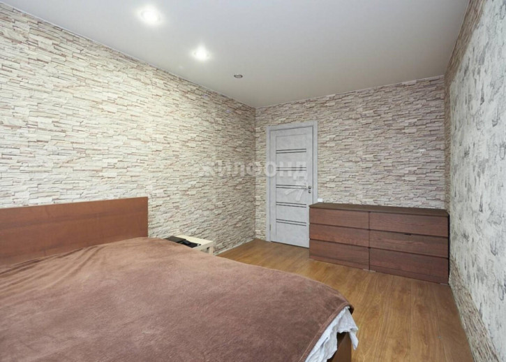 3-комн квартира Есенина, 8/1