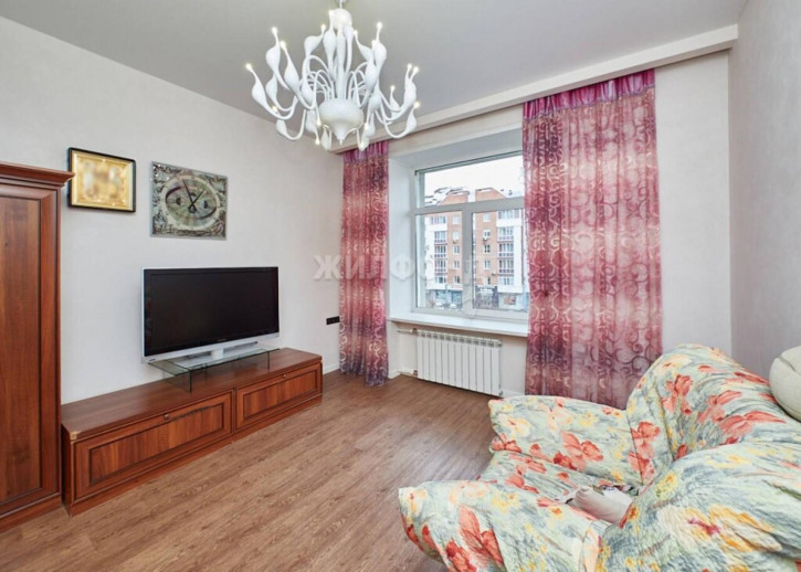 3-комн квартира Крылова, 3