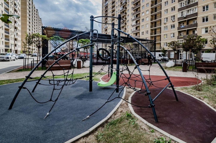 1-комн квартира им. лётчика Позднякова ул, 2к15