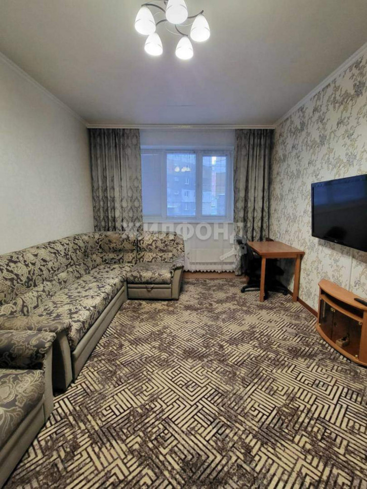 2-комн квартира Металлургов площадь, д.8